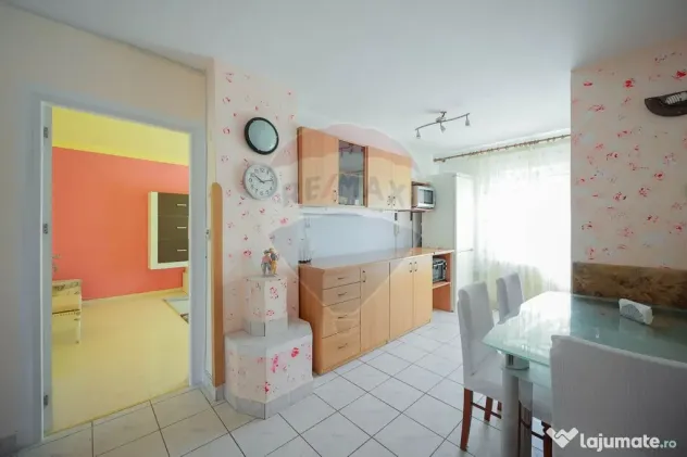 De vânzare apartament cu 3 camere zona Dacia
