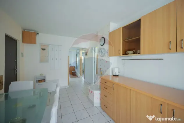 De vânzare apartament cu 3 camere zona Dacia