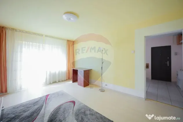 De vânzare apartament cu 3 camere zona Dacia