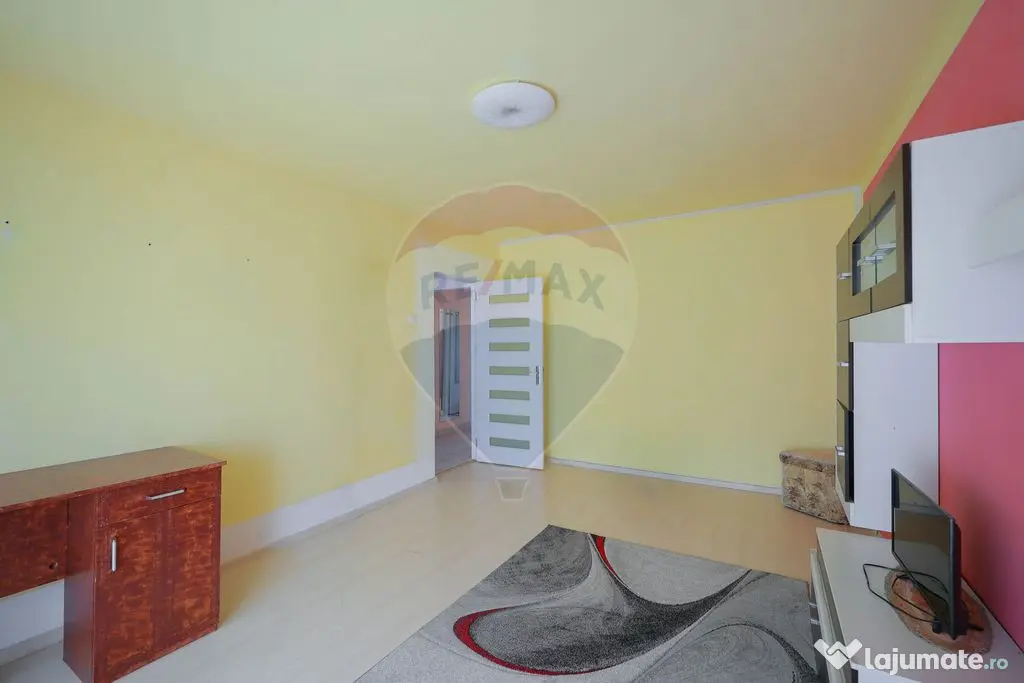 De vânzare apartament cu 3 camere zona Dacia