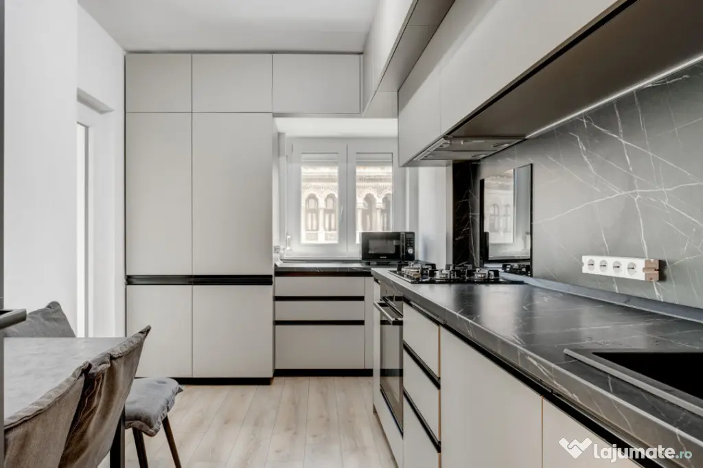 Apartament cu vedere spectaculoasă, 3 camere, 2 băi, bloc