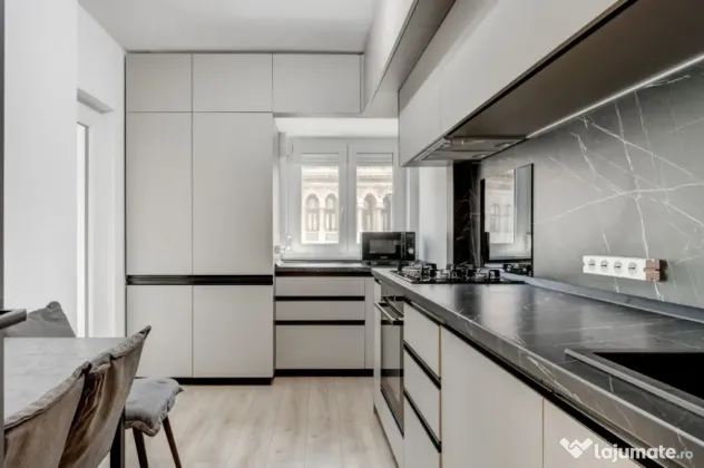 Apartament cu vedere spectaculoasă, 3 camere, 2 băi, bloc