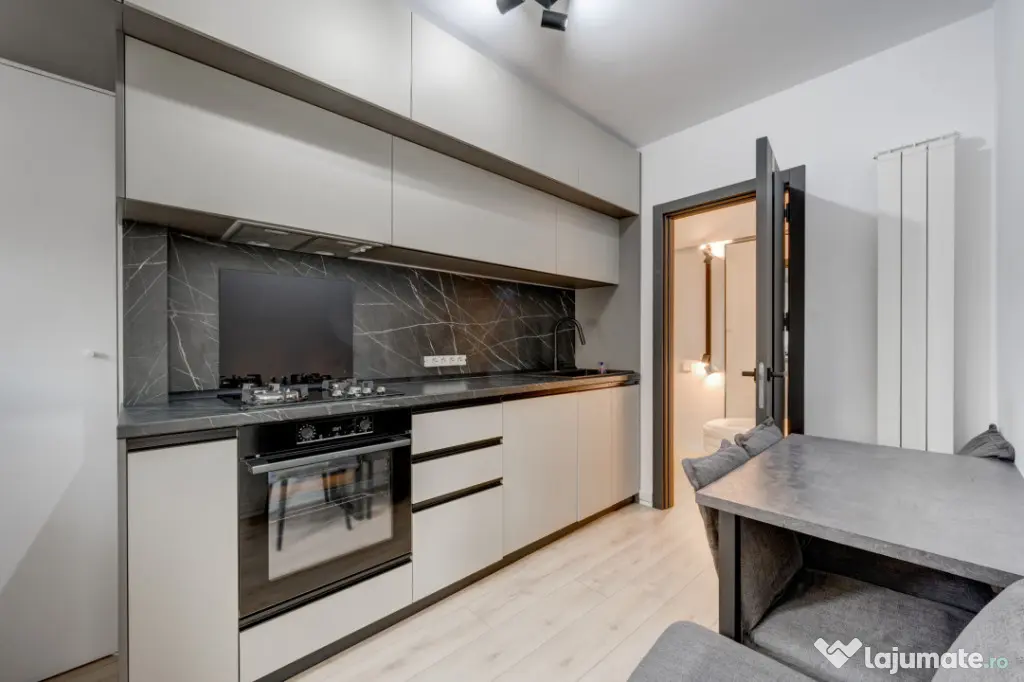 Apartament cu vedere spectaculoasă, 3 camere, 2 băi, bloc