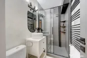 Apartament cu vedere spectaculoasă, 3 camere, 2 băi, bloc