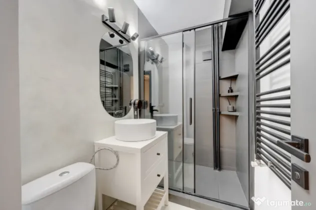 Apartament cu vedere spectaculoasă, 3 camere, 2 băi, bloc