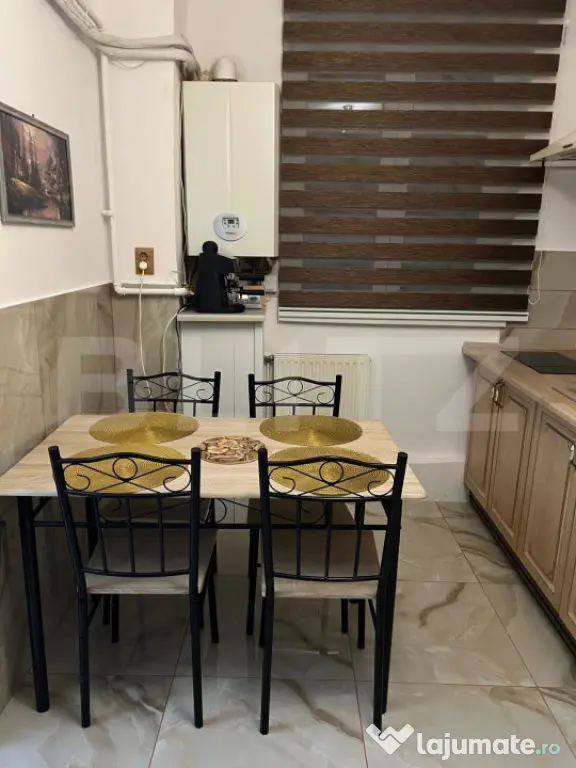 De vanzare apartament 3 camere