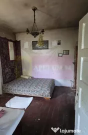Casa batraneasca cu teren de vanzare in Busteni 