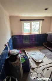 Casa batraneasca cu teren de vanzare in Busteni 