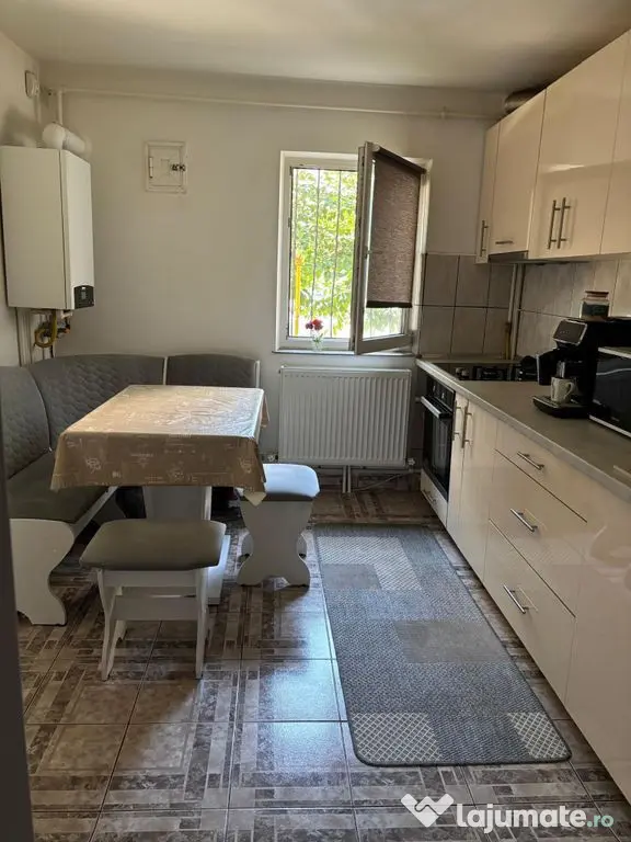 Apartament 2 camere zona Poarta 6