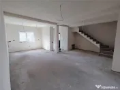 Duplex despartit prin camera tehnica - zona excelenta - toat 