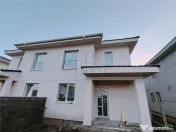 Duplex modern - bucatarie separata - zona in plina dezvoltar 