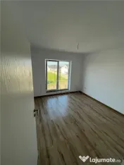Duplex modern - bucatarie separata - zona in plina dezvoltar 