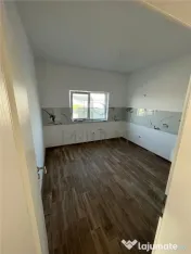 Duplex modern - bucatarie separata - zona in plina dezvoltar 