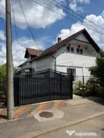EXCLUSIVITATE | Casă individuală în oraș, la 2 minute d