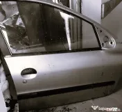 Usa culoare argintie de Peugeot 206 din 1998-2012 