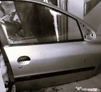 Usa culoare argintie de Peugeot 206 din 1998-2012 