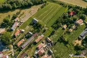 FILM! 2.000 mp teren intravilan, cu utilitati, apreciabil ar 
