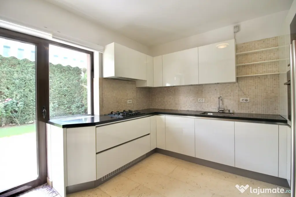 PIPERA OMV-VILA 7 CAMERE, GRADINA SUPERBA, TERASA, GARAJ!