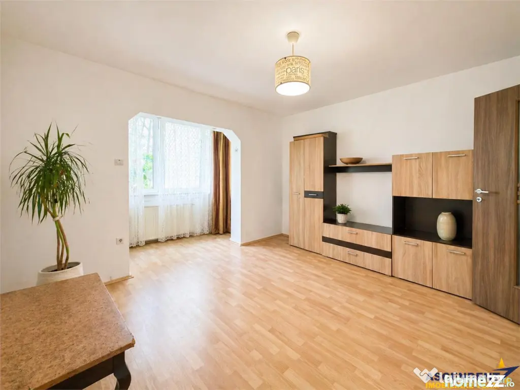 Apartament cu 3 camere, izolat termic, Dambu Pietros, Targu