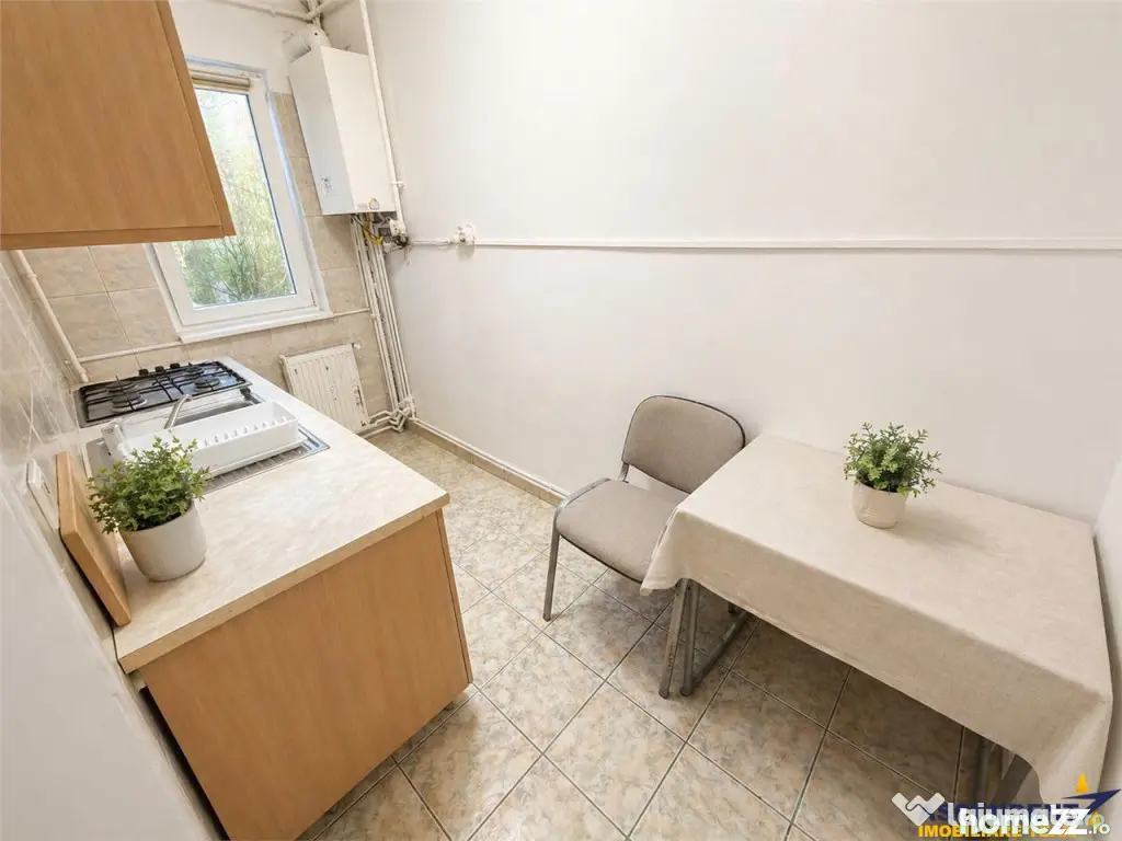 Apartament cu 3 camere, izolat termic, Dambu Pietros, Targu