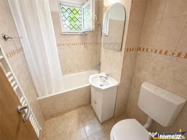 Apartament cu 3 camere, izolat termic, Dambu Pietros, Targu
