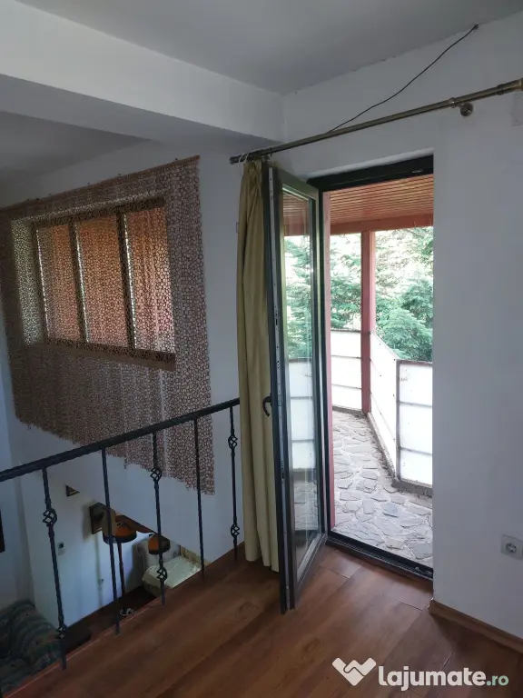 Vila deosebita in Crevedia, cu curte de 600mp, in zona linistita.