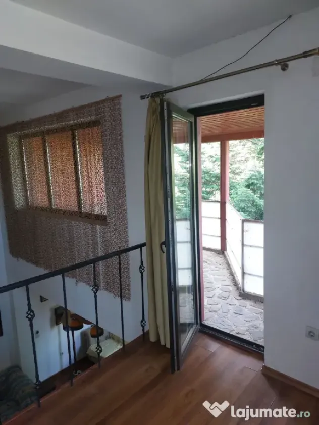 Vila deosebita in Crevedia, cu curte de 600mp, in zona linistita.