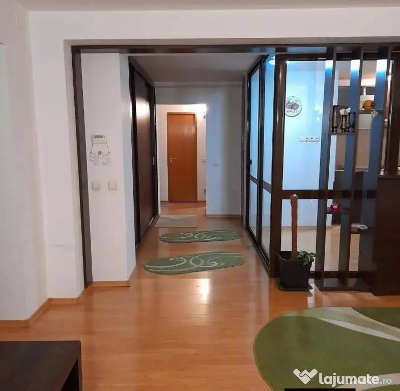 Ofer spre închiriere apartament 3 camere Rolast