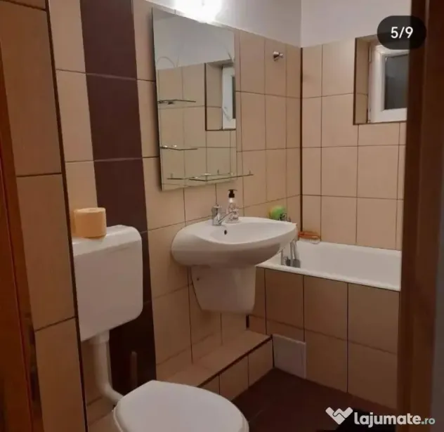 Ofer spre închiriere apartament 3 camere Rolast
