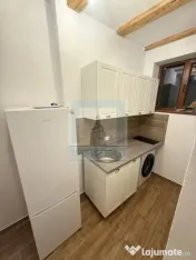 Garsonieră cochetă de închiriat în Schei 