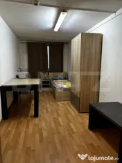 Două camere într-o casă de inchiriat, cu acces la bucăt? 