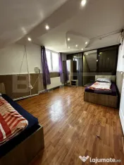 Două camere într-o casă de inchiriat, cu acces la bucăt? 