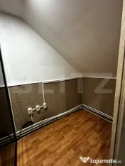 Două camere într-o casă de inchiriat, cu acces la bucăt? 