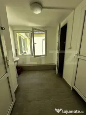 Două camere într-o casă de inchiriat, cu acces la bucăt? 