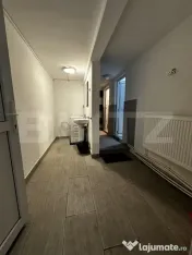 Două camere într-o casă de inchiriat, cu acces la bucăt? 