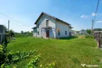 Casă din 2010 (3 dormitoare, două băi și garaj)