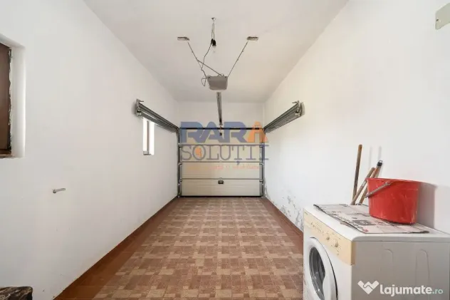 Casă din 2010 (3 dormitoare, două băi și garaj)