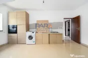 Casă din 2010 (3 dormitoare, două băi și garaj) 