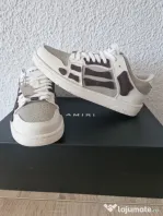 Adidași Alb-Maro – Design Modern