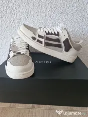 Adidași Alb-Maro – Design Modern