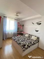 Apartament 4 camere de vanzare cu parcare inclusa, Zona de J 