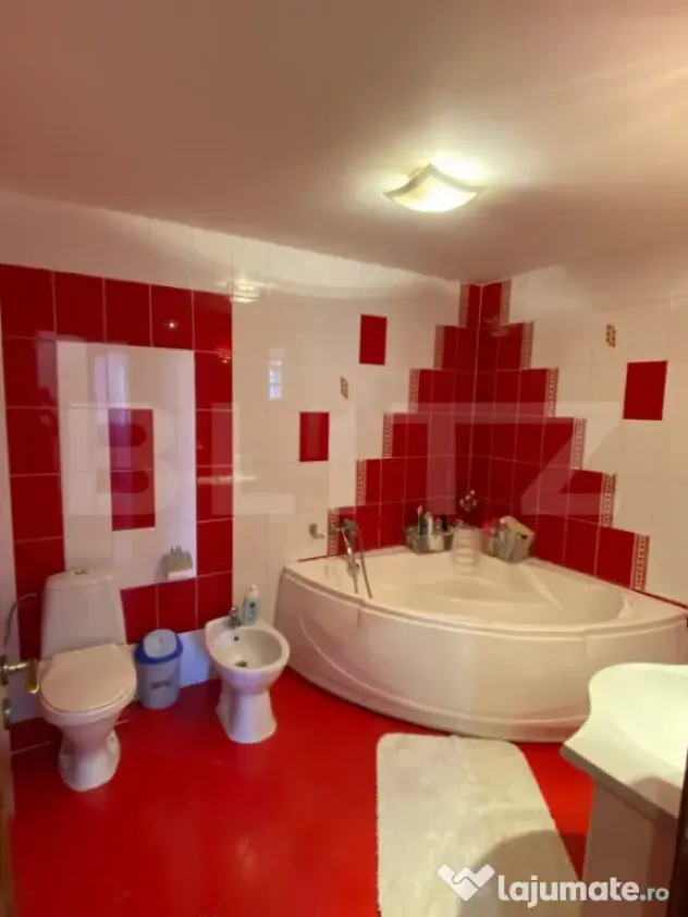 Apartament 4 camere de vanzare cu parcare inclusa, Zona de J