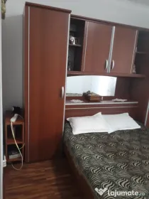 Primesc fete de liceu în gazdă