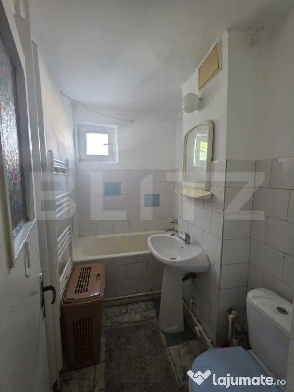 Apartament 3 camere , decomandat ,64 m2, zona Piata Centrala