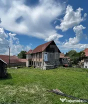 Casă tradițională, teren 2.043 mp zona Aghiresu 
