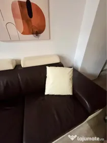 Coltar de piele cu masa si perne