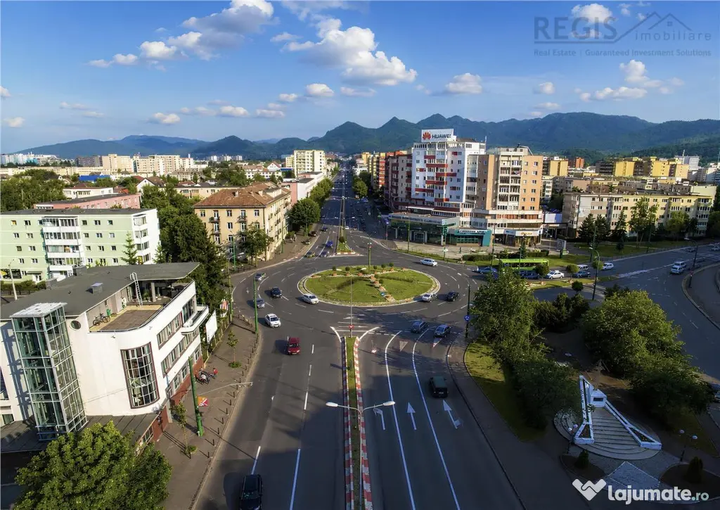 Apartament renovat cu 2 camere si parcare zona Judetean