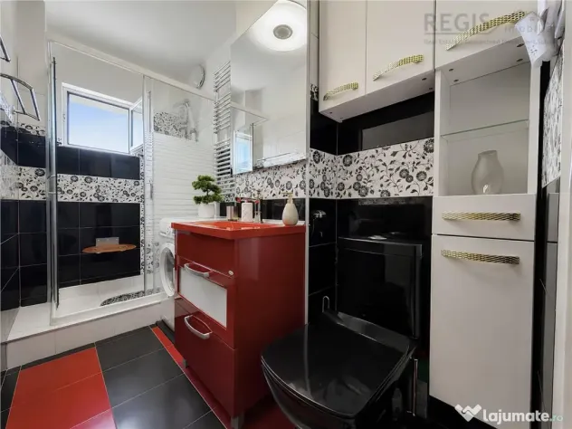 Apartament renovat cu 2 camere si parcare zona Judetean