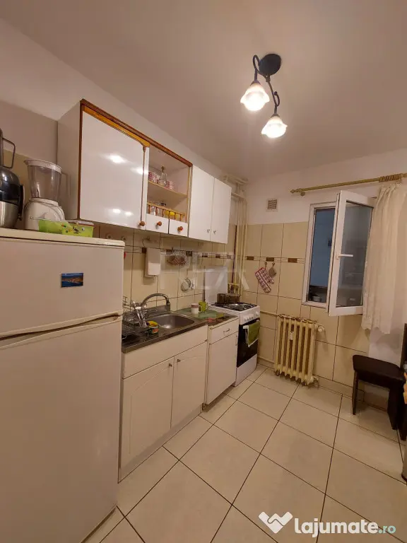 2 camere Vergului, et. 5, 52 mp, reabilitat