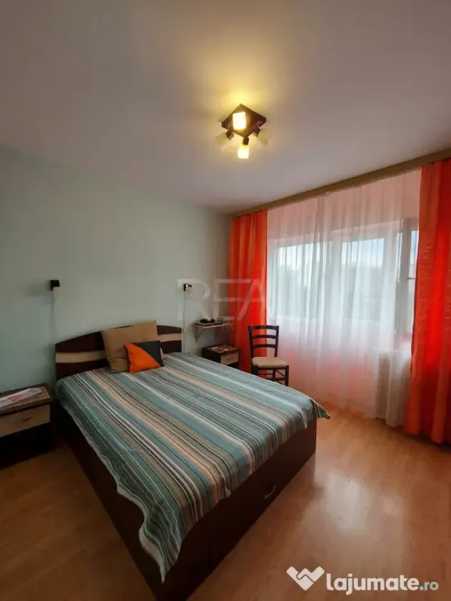 2 camere Vergului, et. 5, 52 mp, reabilitat